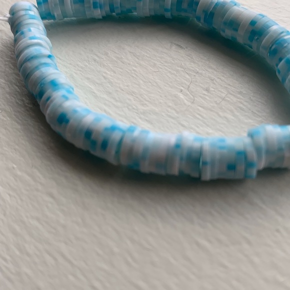 Handmade clay bead blue/white smile bead stretchy - Picture 4 of 4